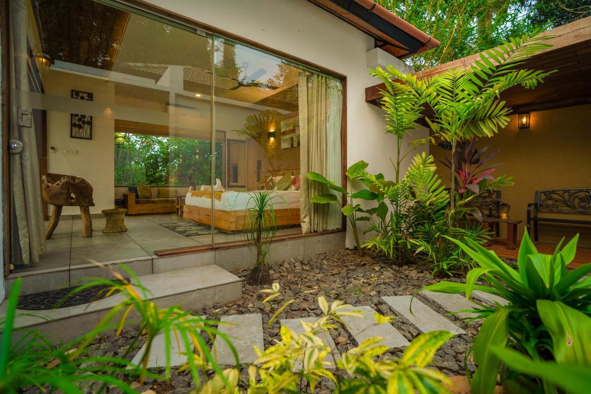 Le Candles Resort Kozhikode Bagian luar foto